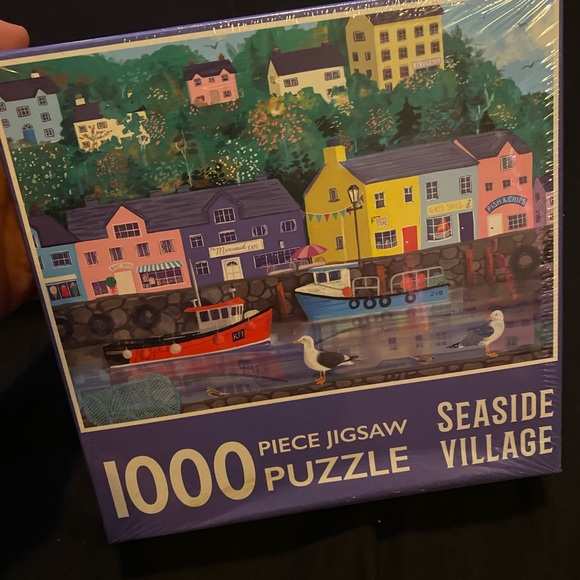 1000 piece puzzle🧩seaside village design🧩NWT🧩has never been opened🧩 - Picture 7 of 8